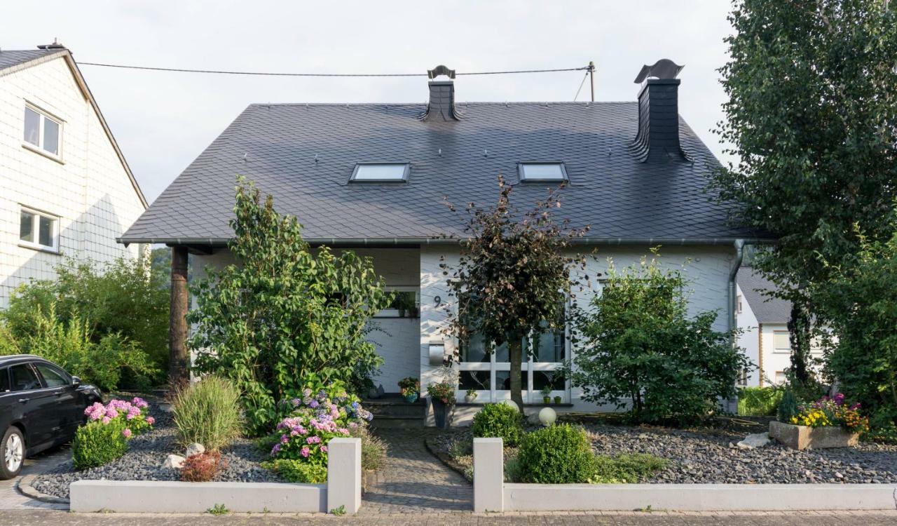 Moderne 70 Qm Wohnung Mit Grosser Dachterrasse Kinheim Exterior photo